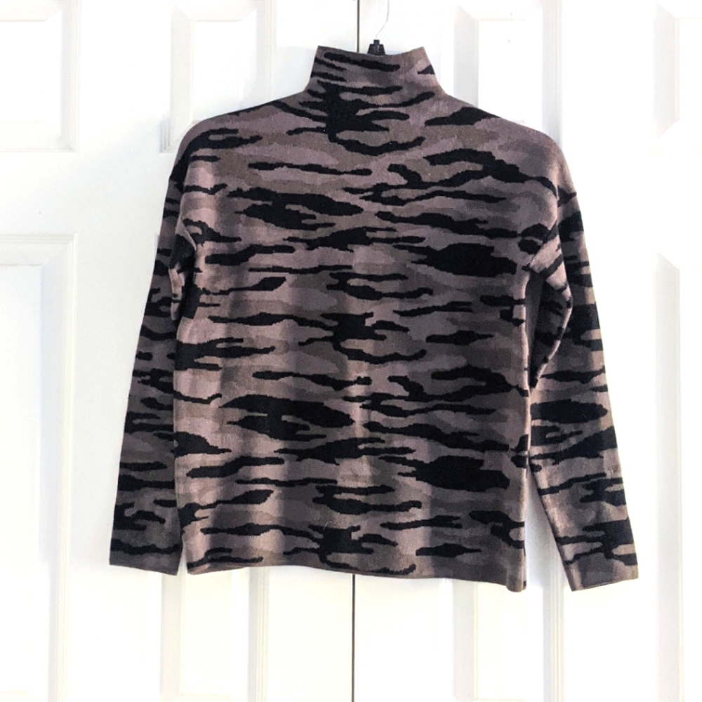 TAHARI Camouflage Mock Neck Sweater Pullover